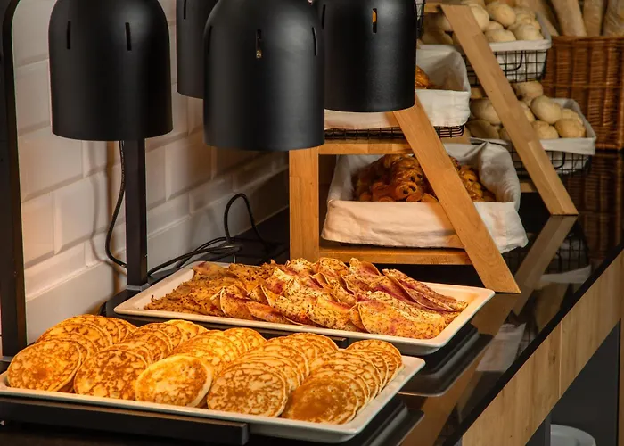 Novotel West Hotel 4*