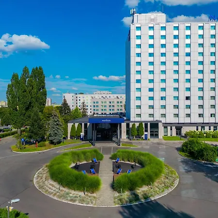 Novotel West Hotel 4*