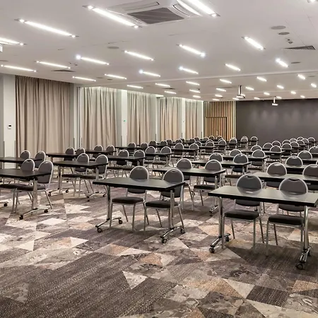 Novotel West Hotel 4*