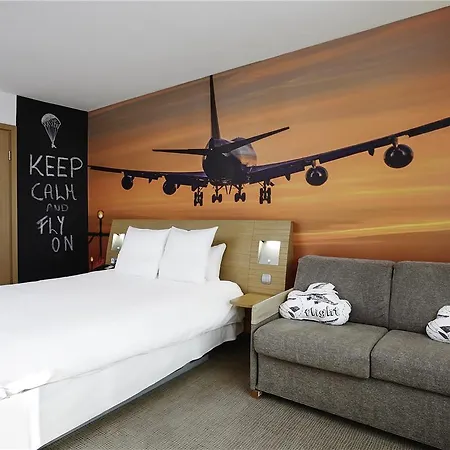 Novotel West Hotel 4*