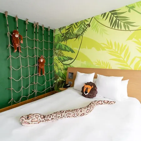 מלון Novotel West