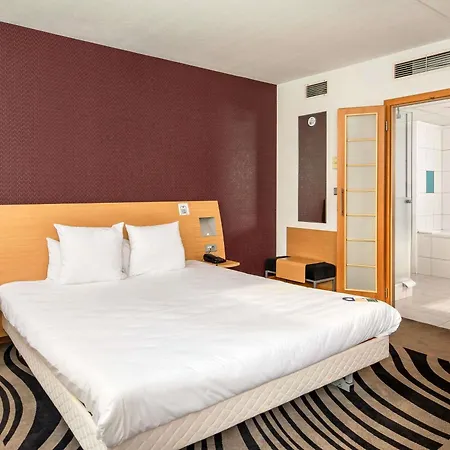 Hotell Novotel West