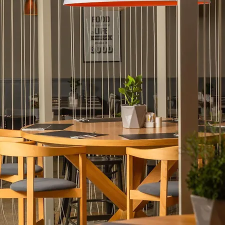 Novotel West Hotel 4*