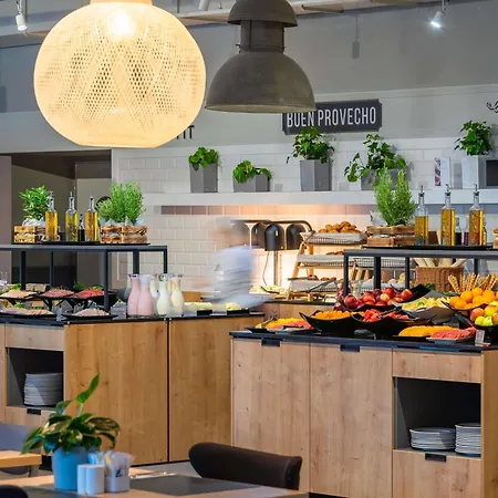 Novotel West Hotel 4*